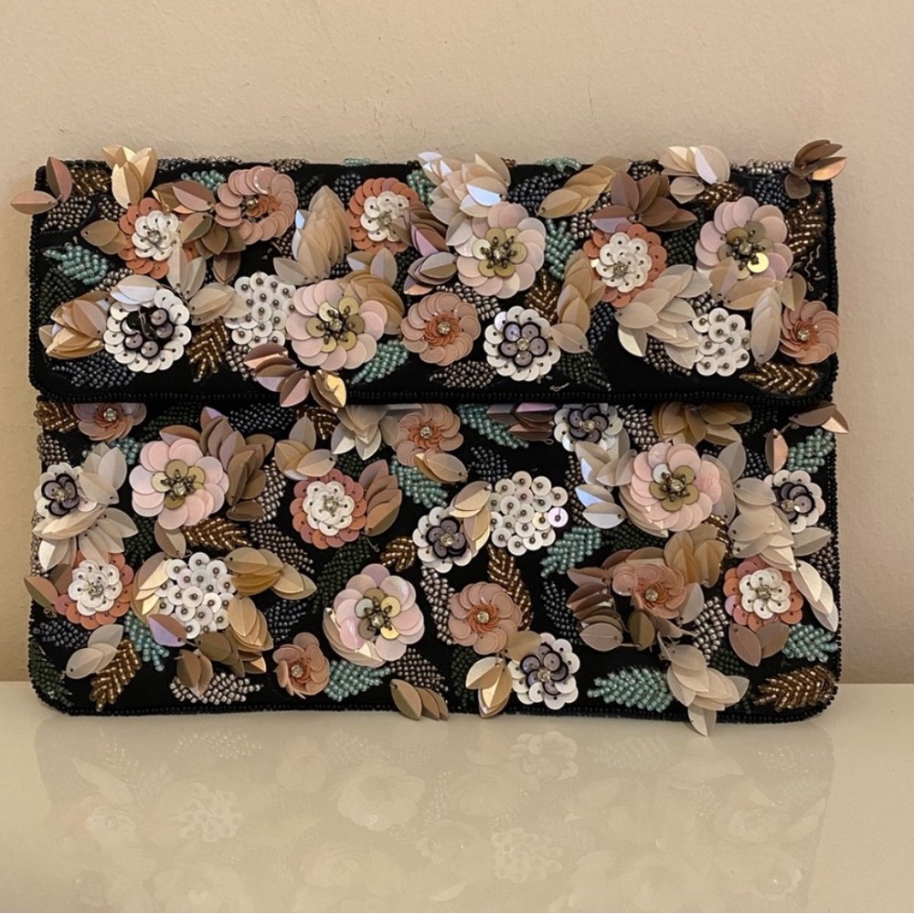Beaded crossbody handbag
